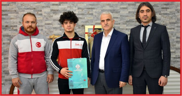 ŞAMPİYON JUDOCUDAN İL MÜDÜRÜ KUNTOĞLU’NA ZİYARET