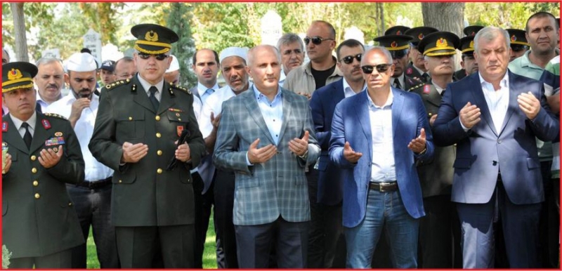 ŞEHİTLİKLER ZİYARET EDİLDİ