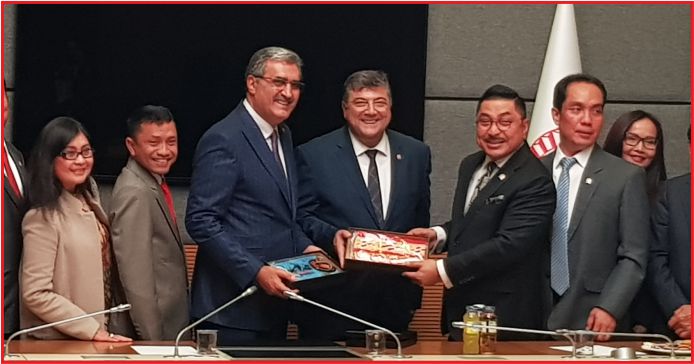 “TİCARET HACMİMİZİ 5 MİLYAR DOLARA ÇIKARTACAĞIZ”