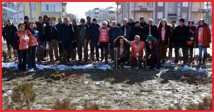 ‘TOPRAK DEDE’ ANISINA FİDANLAR TOPRAKLA BULUŞTU