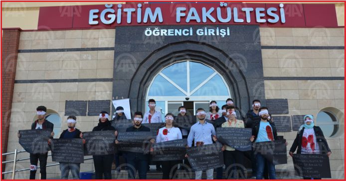 ÜNİVERSİTE ÖĞRENCİLERİ ŞEHİT ÖĞRETMENLERİ ANDI