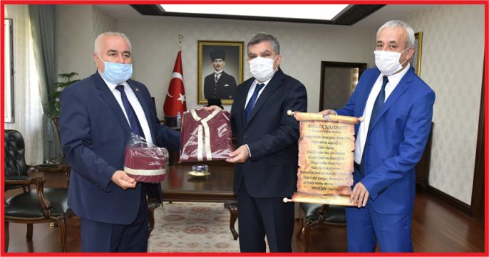 VALİ IŞIK’A ‘AHİ BABASI KAFTANI’