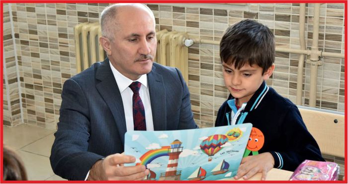 Vali Meral Öğrencilerin Karne Sevincine Ortak Oldu