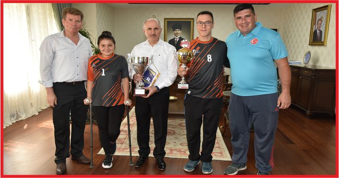 VALİ MERAL TÜRKİYE ŞAMPİYONLARINI TEBRİK ETTİ