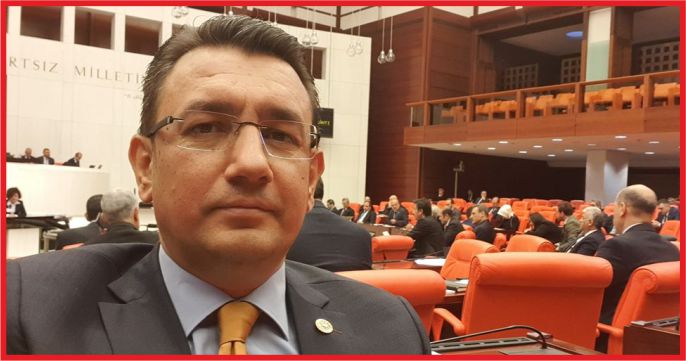 “YA VAZGEÇİN, YA İSTİFA EDİN !”