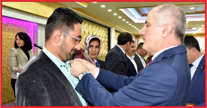 YENİ SEÇİLEN MUHTARLARA ROZETLERİ TAKILDI