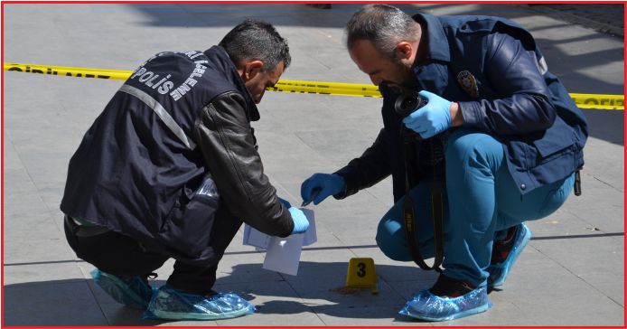 YÜRÜRKEN YEDİĞİ DÜRÜM NEFES BORUSUNA KAÇAN KİŞİ ÖLDÜ