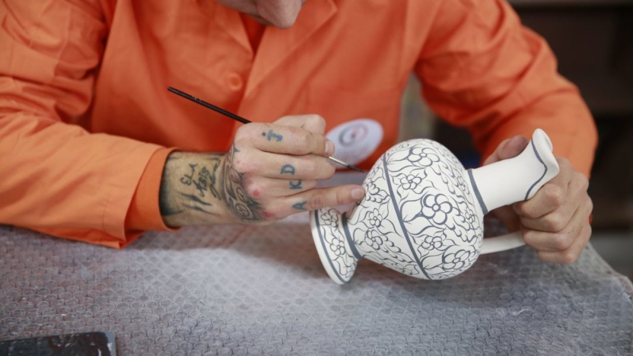 70 bin hükümlü ve tutuklu çeşitli işkollarında üretim yapıyor