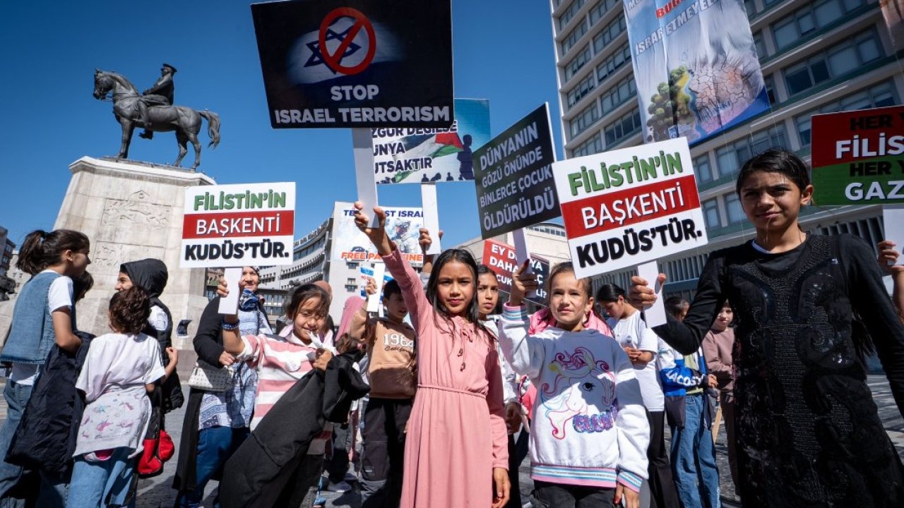 AK Parti Altındağ Gençlik Kolları üyeleri İsrail'in Gazze'ye yönelik soykırımını protesto etti