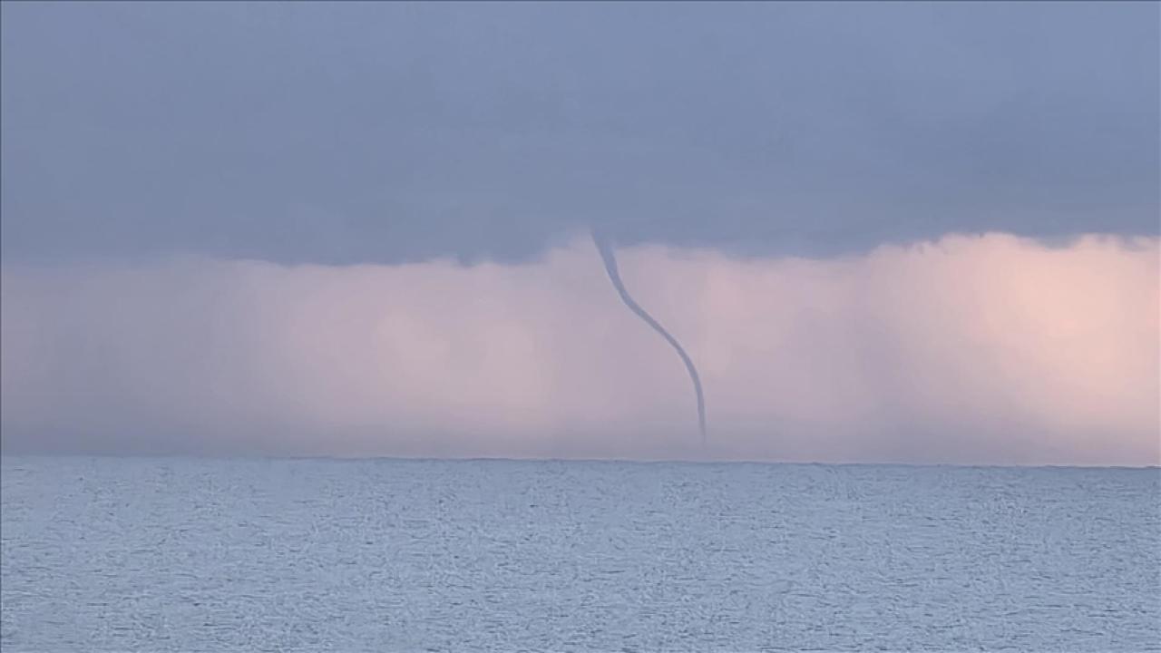 Alanya&#039;da denizde hortum oluştu