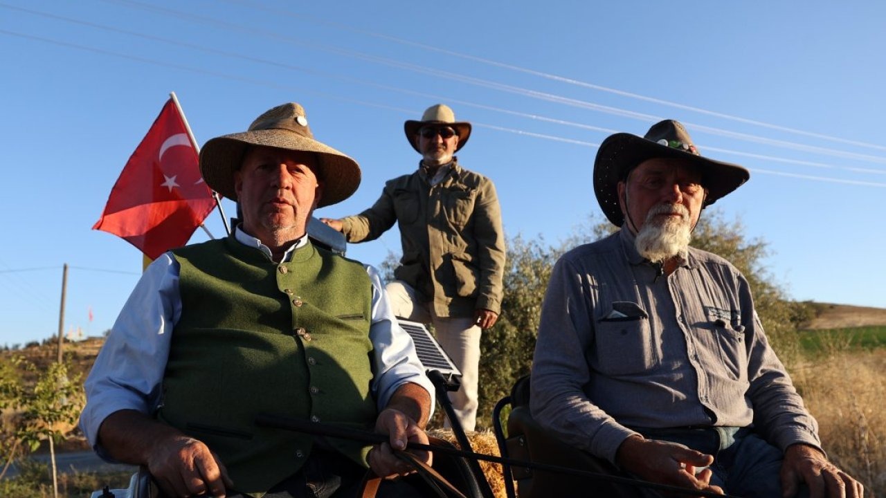 Almanya'dan Kudüs'e faytonla giden aktivistler Gazze'deki ateşkesten mutlu