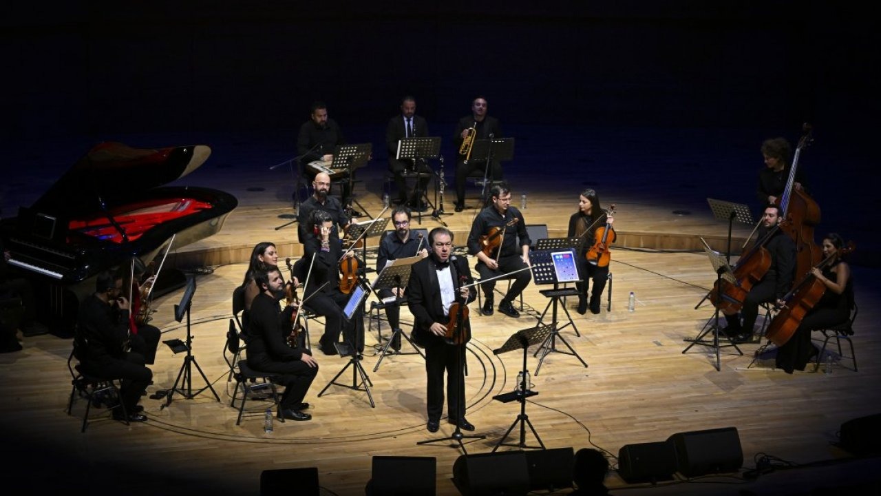 Cumhuriyet'in 102. yılına özel "Türk Valsleri ve Cumhuriyet Şarkıları" konseri verildi