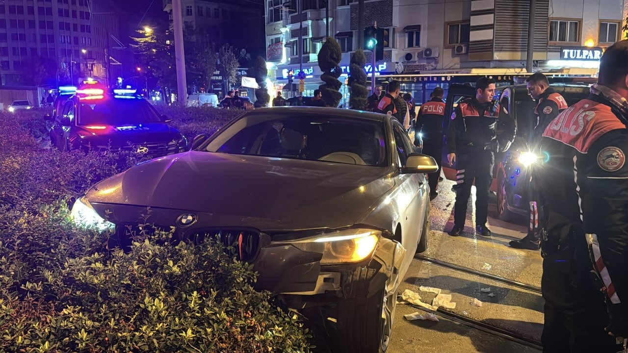 Eskişehir&#039;de polisin &quot;dur&quot; ihtarına uymayıp kaçarken kaza yapan sürücü yakalandı