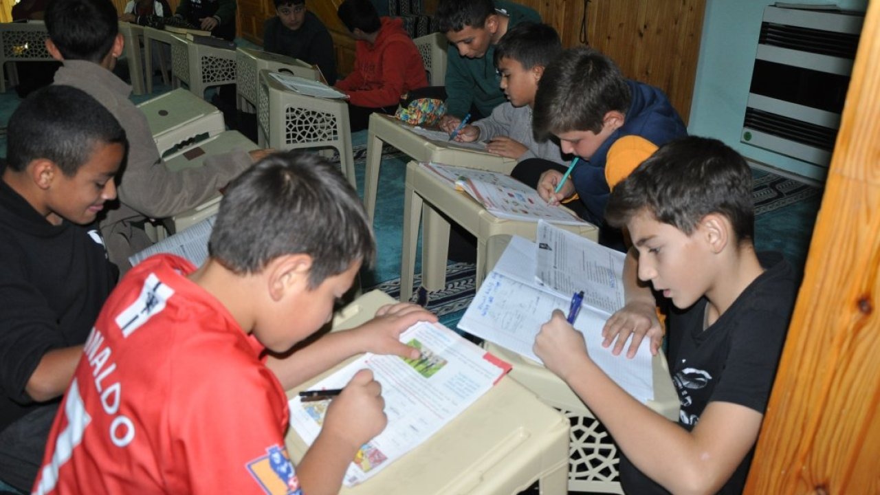 Gemerek&#039;te camide çocuklar için etkinlikler düzenleniyor