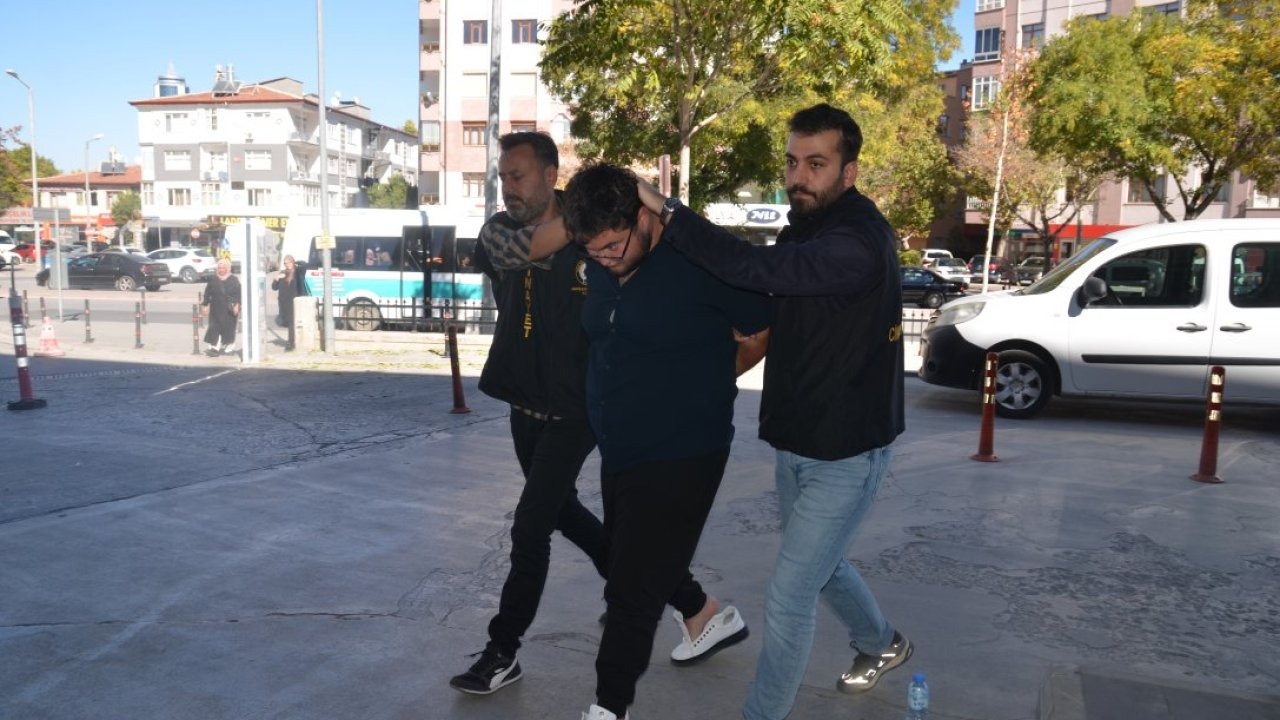 GÜNCELLEME - Konya'da galericiyi bıçaklayarak öldürdüğü iddia edilen 2 kişi tutuklandı