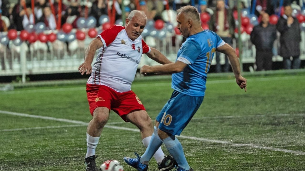 HAK-İŞ yöneticileri ile gazeteciler halı saha maçı yaptı