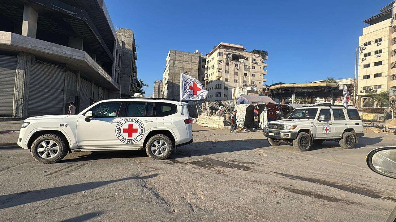 İsrail ve Gazze&#039;de esir takası başladı