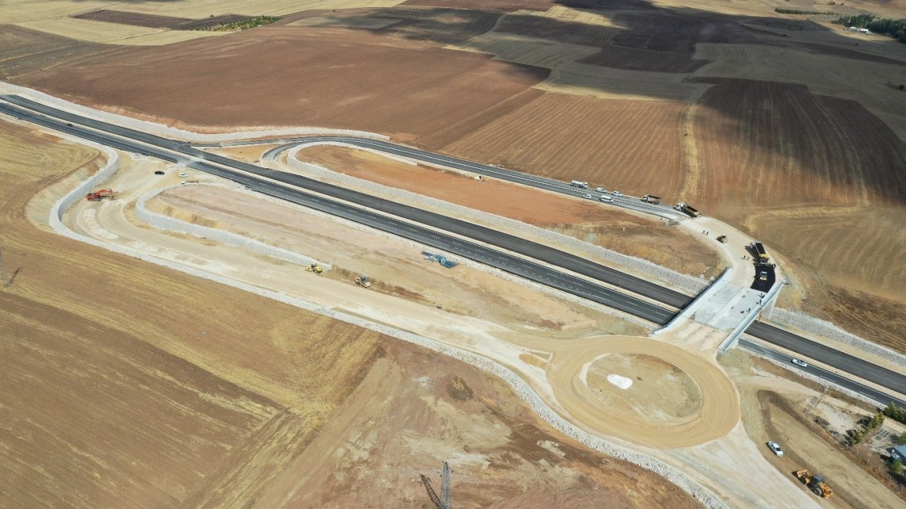 Kırşehir Kaman'a 2,7 milyar liralık kara yolu yatırımı