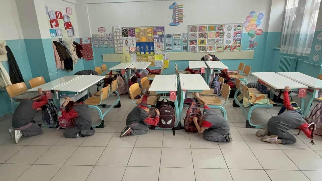Kırşehir, Yozgat ve Kayseri’deki okullarda afetlere karşı eş zamanlı tatbikat yapıldı
