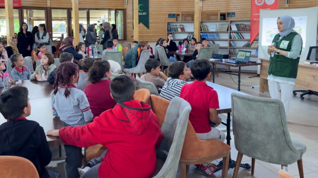 Nevşehir'de Yeşilay'dan köy okullarındaki çocuklara yönelik etkinlik