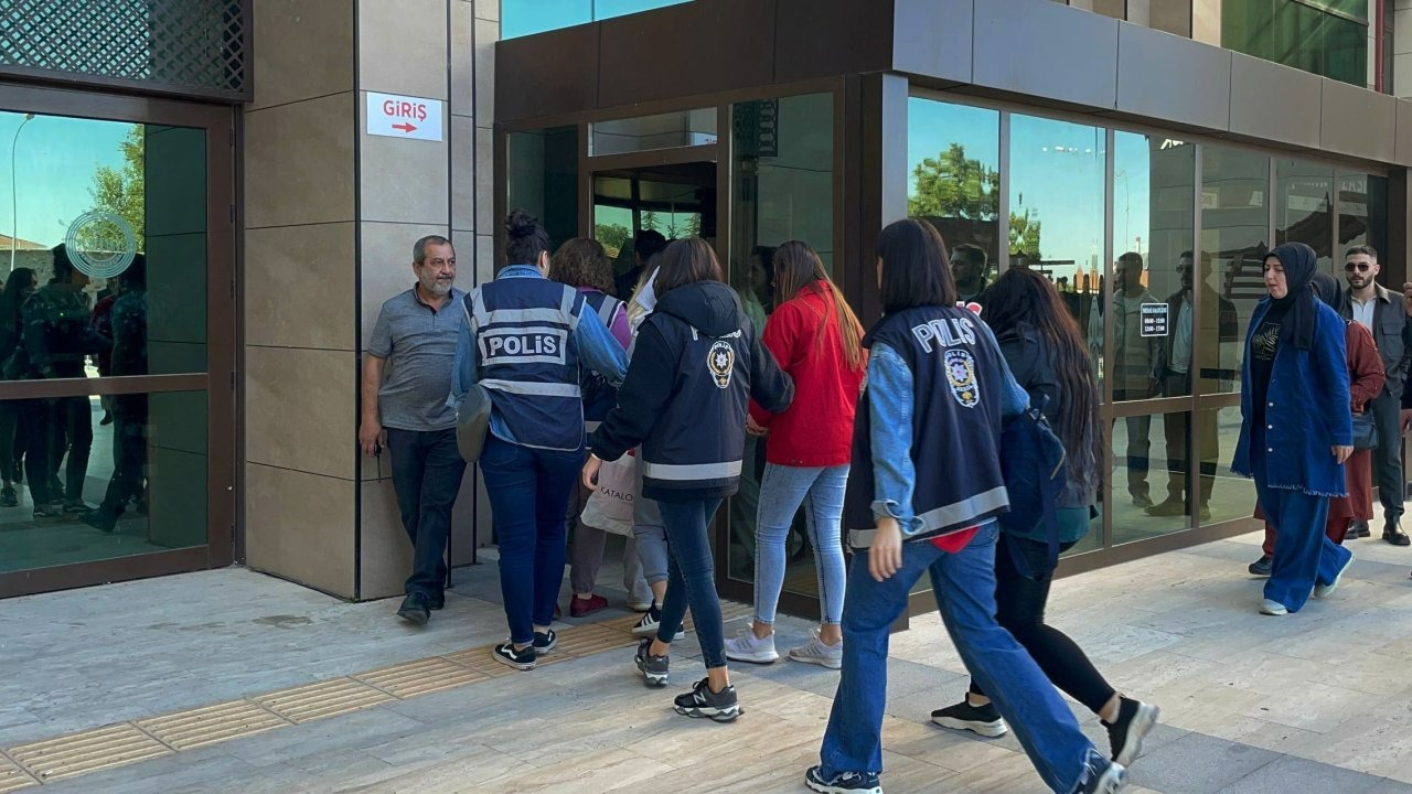 Nevşehir&#039;deki fuhuş operasyonunda gözaltına alınan zanlılardan biri tutuklandı