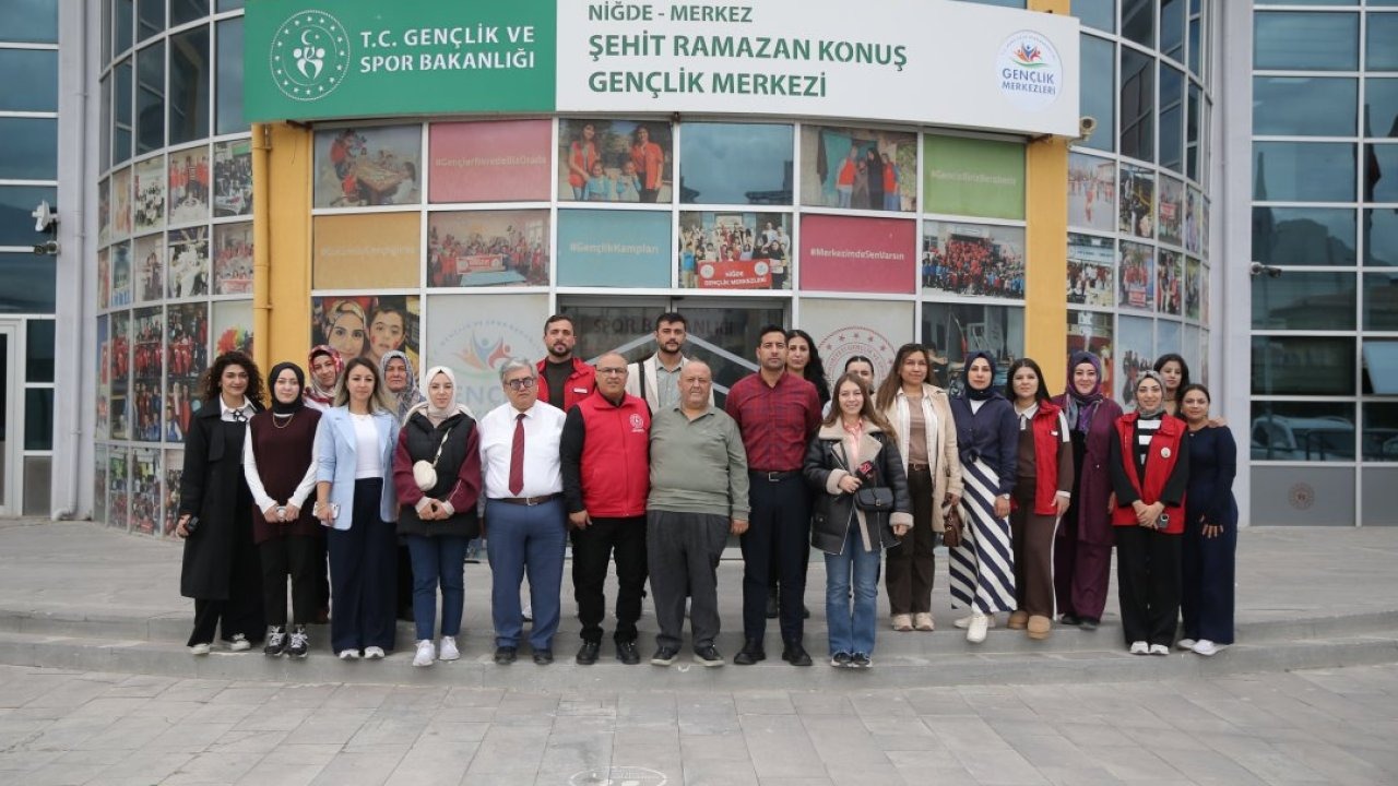 Niğde'de gazetecilere kentteki gençlik faaliyetleri hakkında bilgi verildi