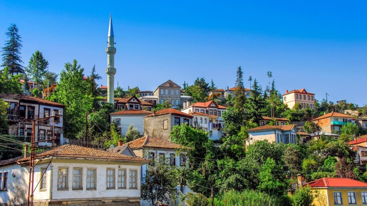 Obilet öğrenciler için uygun fiyatlı seyahat rotalarını paylaştı