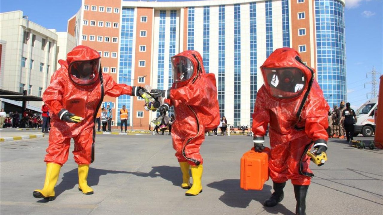 Sivas Numune Hastanesinde deprem ve yangın tatbikatı düzenlendi