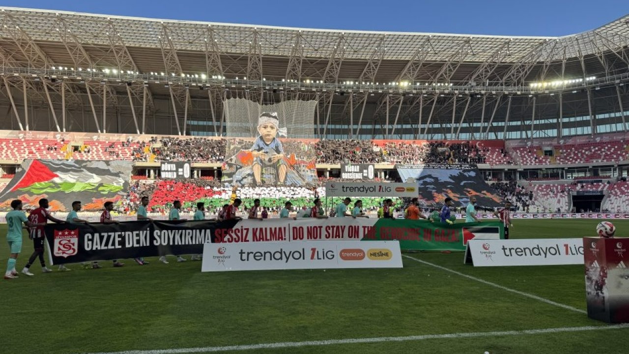 Sivasspor taraftarlarından &quot;Gazze&quot; koreografisi