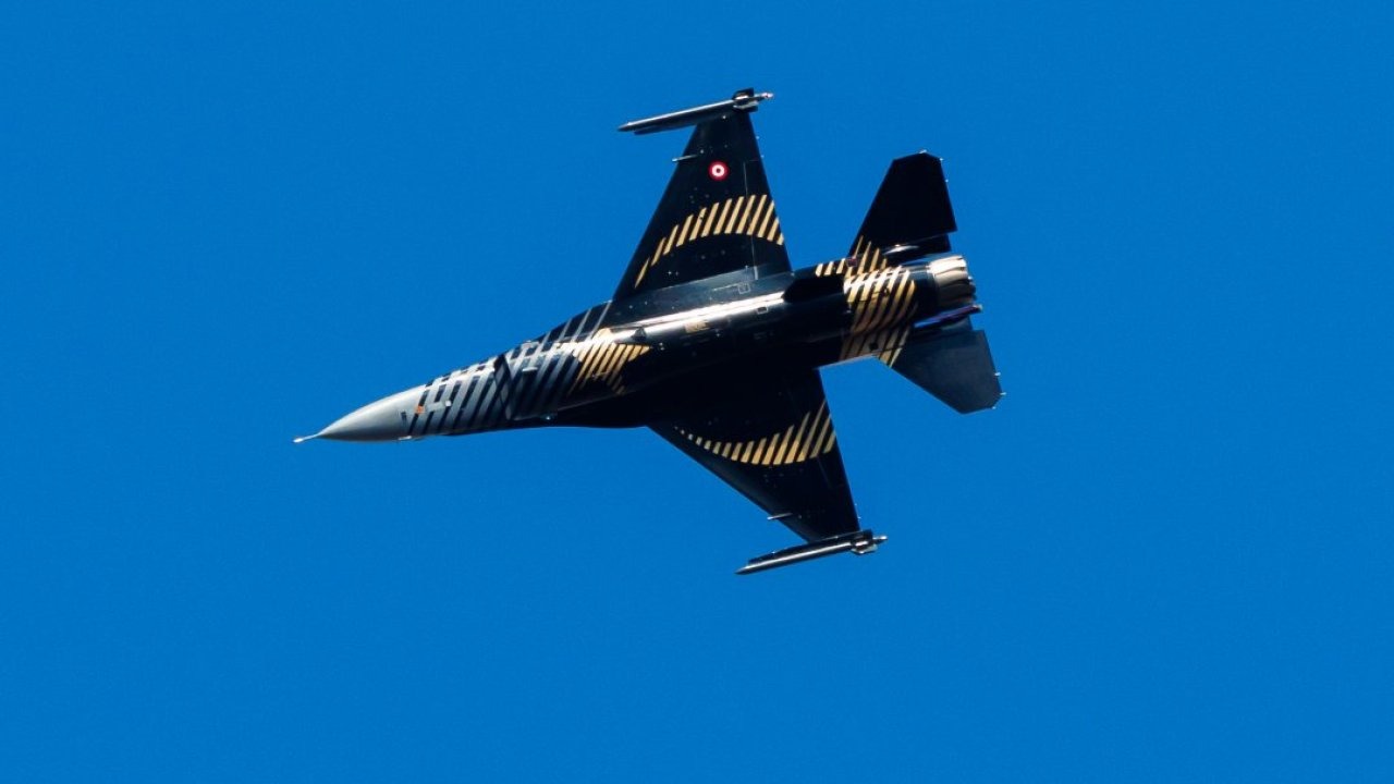 SOLOTÜRK'ten Anıtkabir üzerinde Cumhuriyet'in 102. yıl dönümüne özel uçuş gösterisi