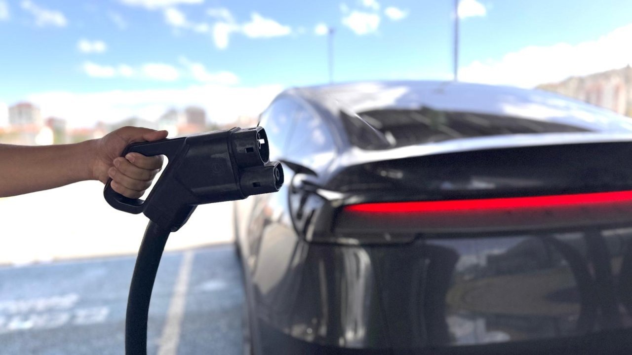 Tüketiciler Birliğinden &quot;elektrikli araç poliçelerindeki menzillere dikkat edin&quot; uyarısı