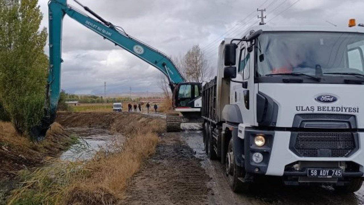 Ulaş'ta su kanallarda temizlik çalışması başlatıldı