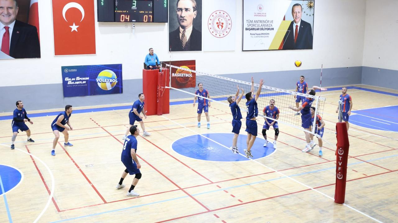 Voleybolda Karaman rüzgarı