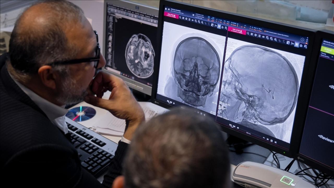 Yapay zeka ve robotik cerrahi yer alacak