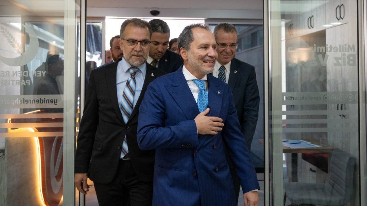 Yeniden Refah Partisi Genel Başkanı Erbakan, İl Başkanları Toplantısı öncesi açıklamalarda bulundu: