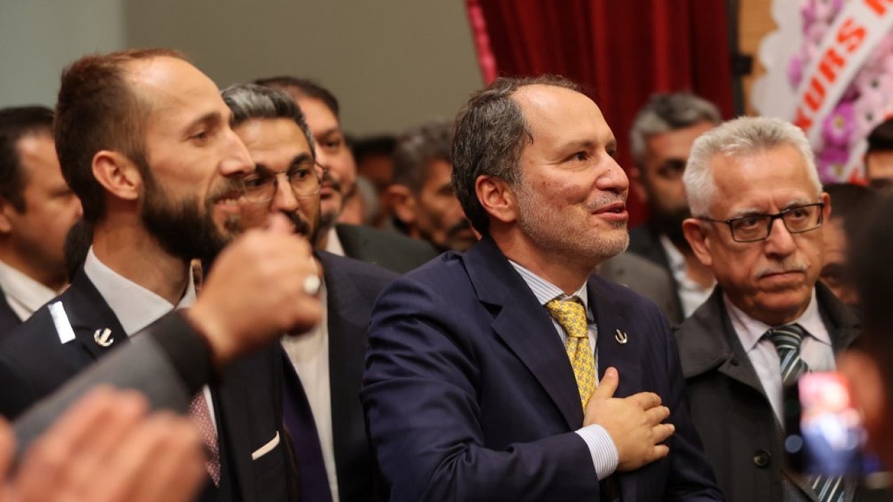 Yeniden Refah Partisi Genel Başkanı Erbakan, partisinin Sivas il kongresine katıldı