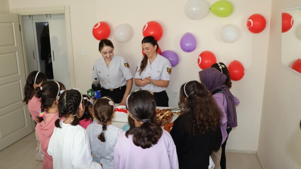 Yozgat&#039;ta jandarma kız çocuklarına yönelik etkinlik düzenledi
