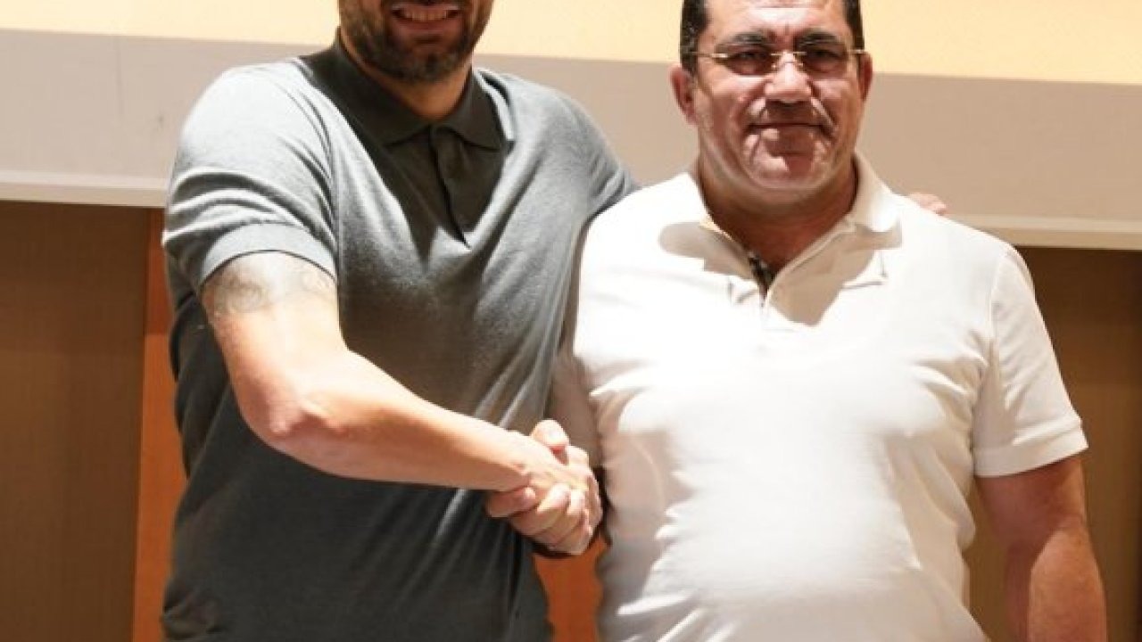 Zecorner Kayserispor&#039;da anlaşmaya varılan Radomir Djalovic için imza töreni düzenlendi