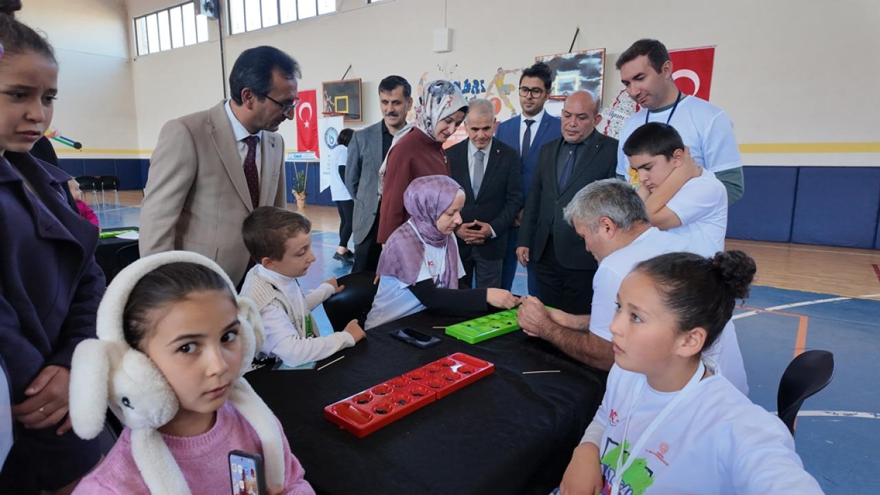 Zihinler yarıştı dostluk kazandı