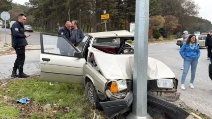 Eskişehir'de iki otomobilin çarpıştığı kazada 2 kişi yaralandı