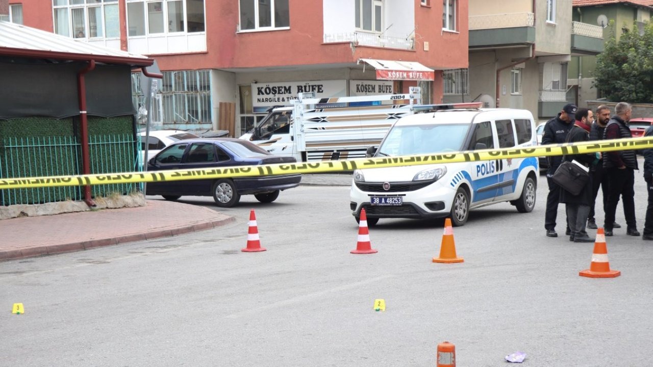 Adliyeden çıkan husumetlisi yerine kazara başka birini tüfekle yaraladı