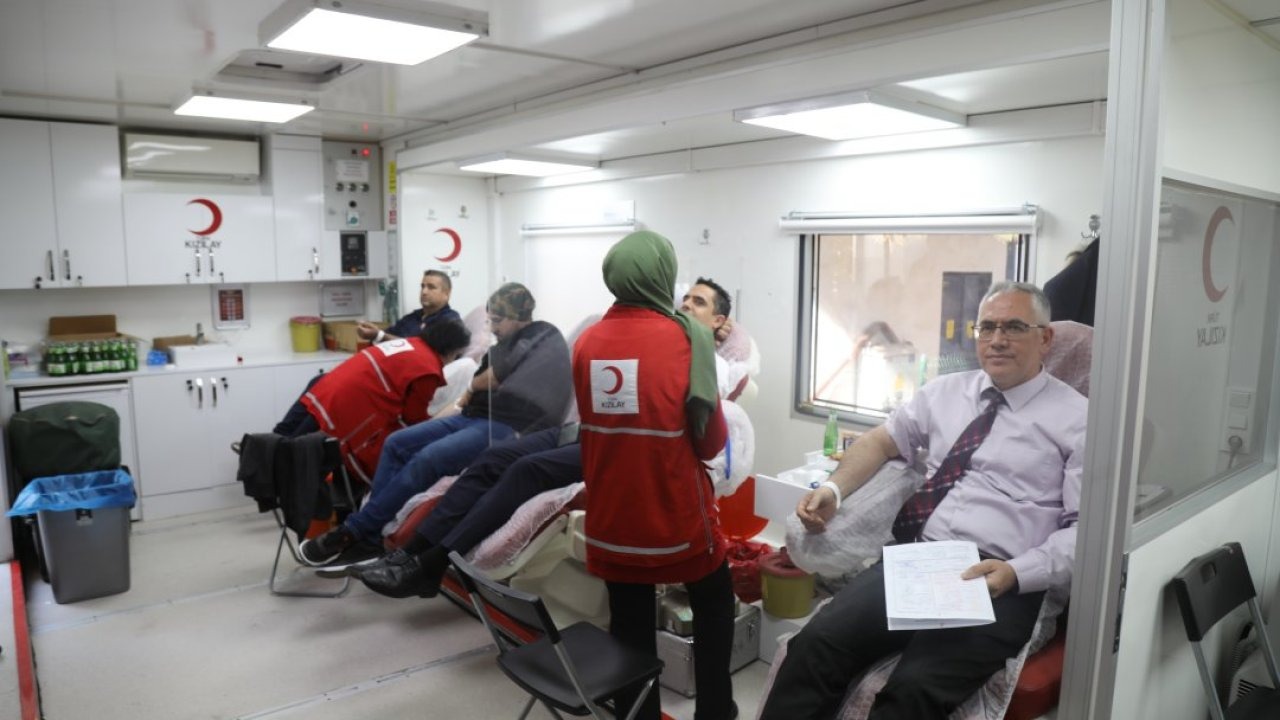 Ankara&#039;da öğrenciler çağırdı, veliler kan bağışına geldi