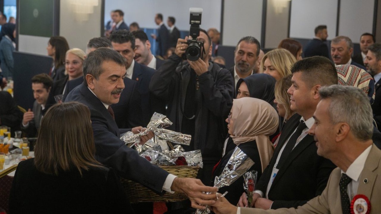 Bakan Tekin, 24 Kasım etkinlikleri kapsamında 81 ilden gelen öğretmenlerle buluştu: