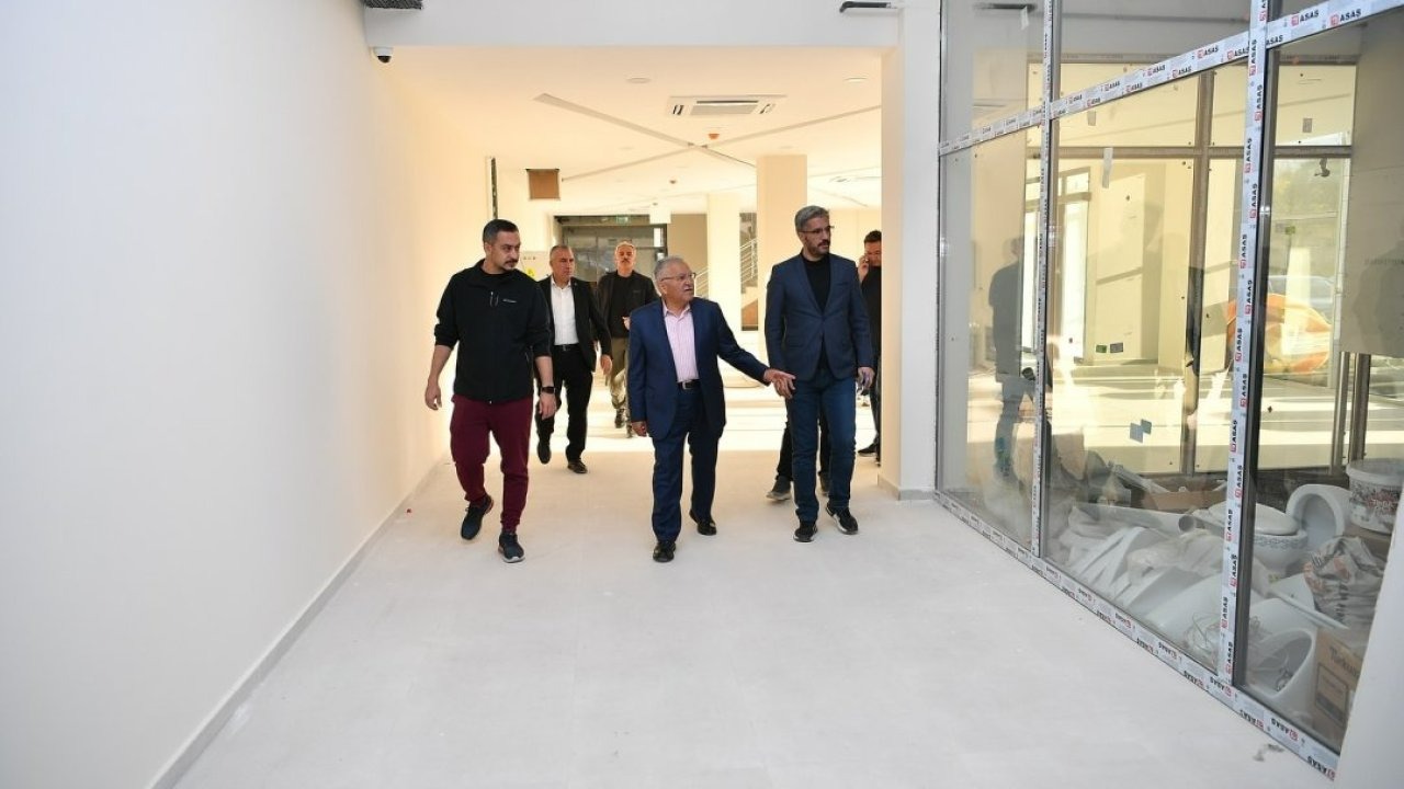 Başkan Büyükkılıç, yapımı devam eden Altınoluk Sosyal Yaşam Merkezi'ni denetledi