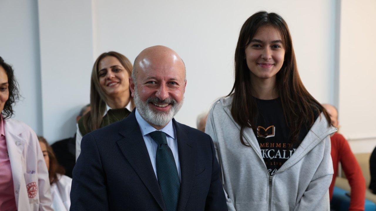 Başkan Çolakbayrakdar lise ziyaretinde duygusal anlar yaşadı