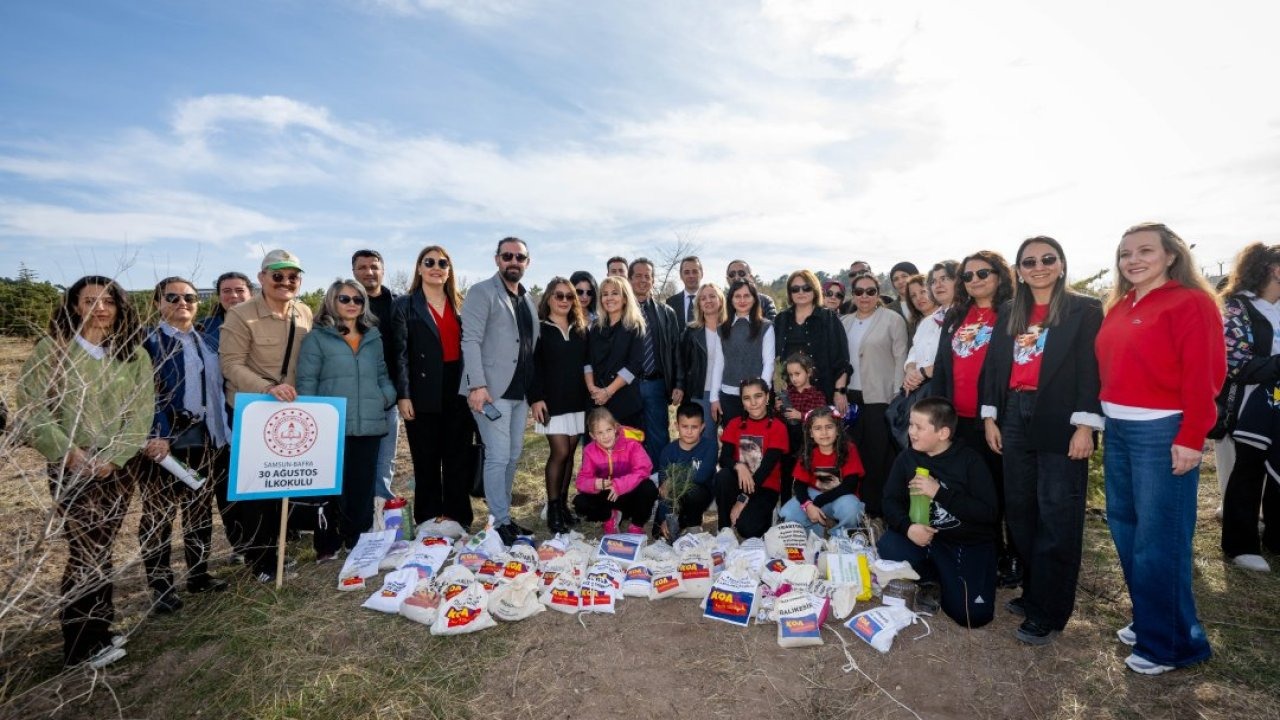 Başkentte 81 ilden gelen öğretmenler Atatürk Orman Çiftliği'nde fidan dikti