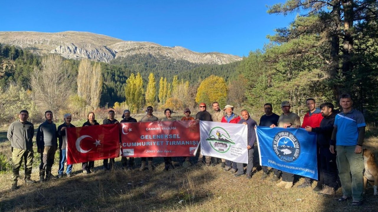 Çankırı'da dağcılar Cumhuriyet'in 102. yılını Ilgaz Dağı'nın zirvesinde kutladı