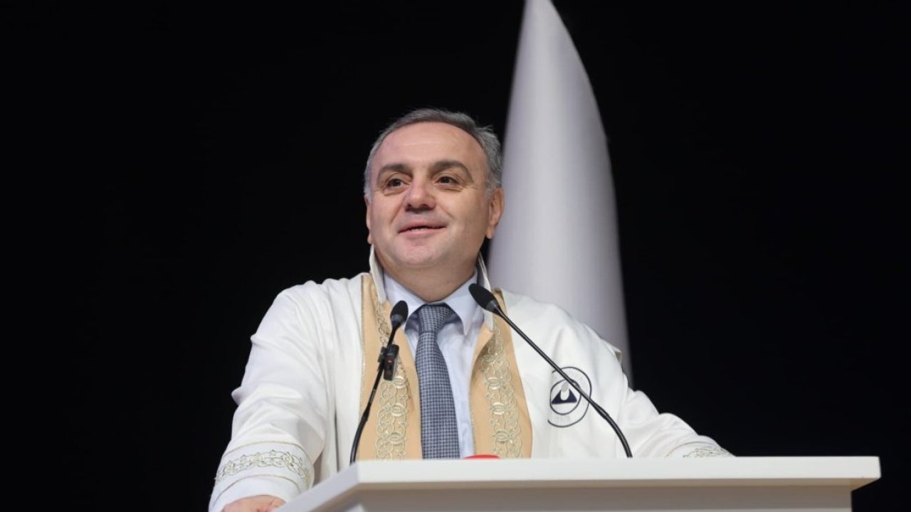 ERÜ Tıp Fakültesinin yeni öğrencileri beyaz önlük giydi