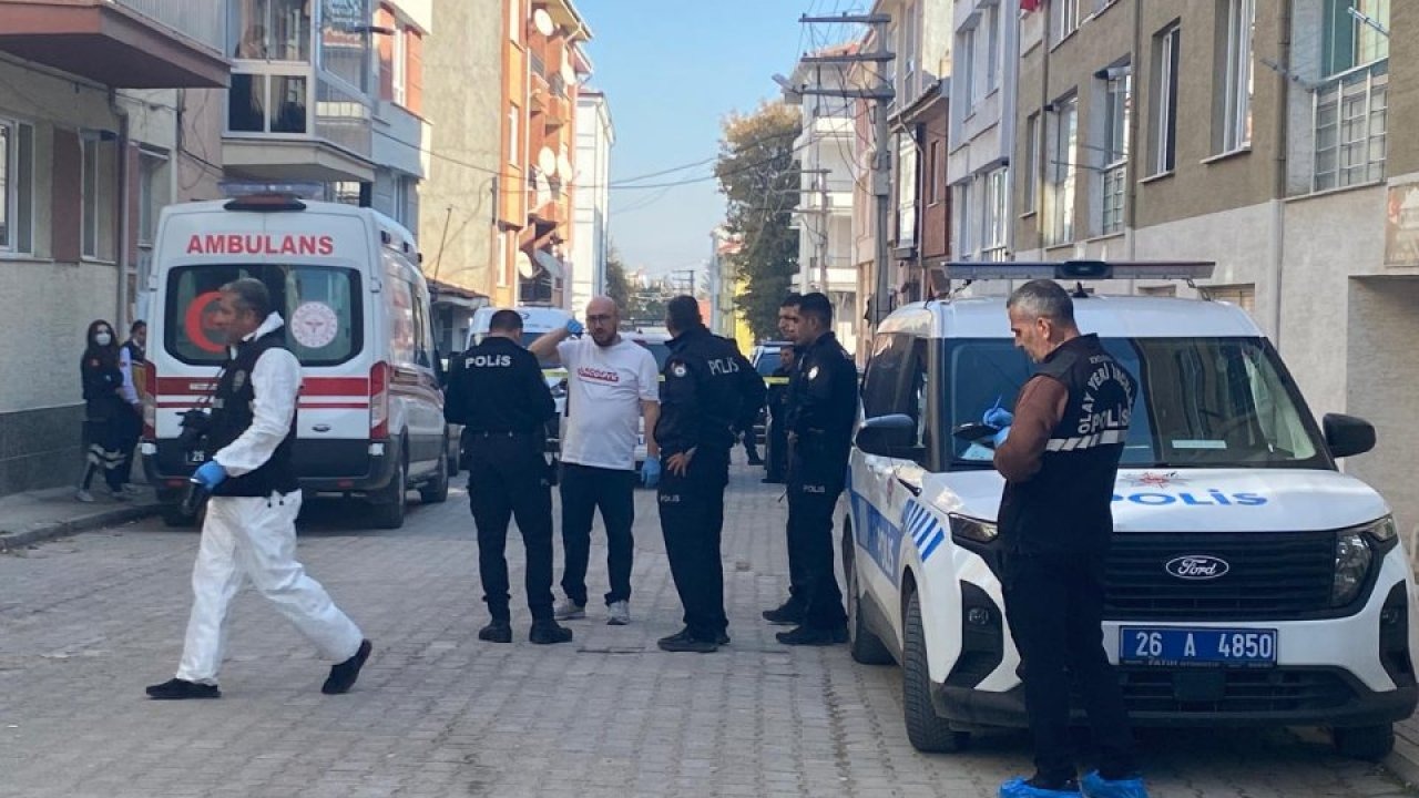 Eskişehir&#039;de boğazında bıçak yarası olan bir kadın evinde ölü bulundu