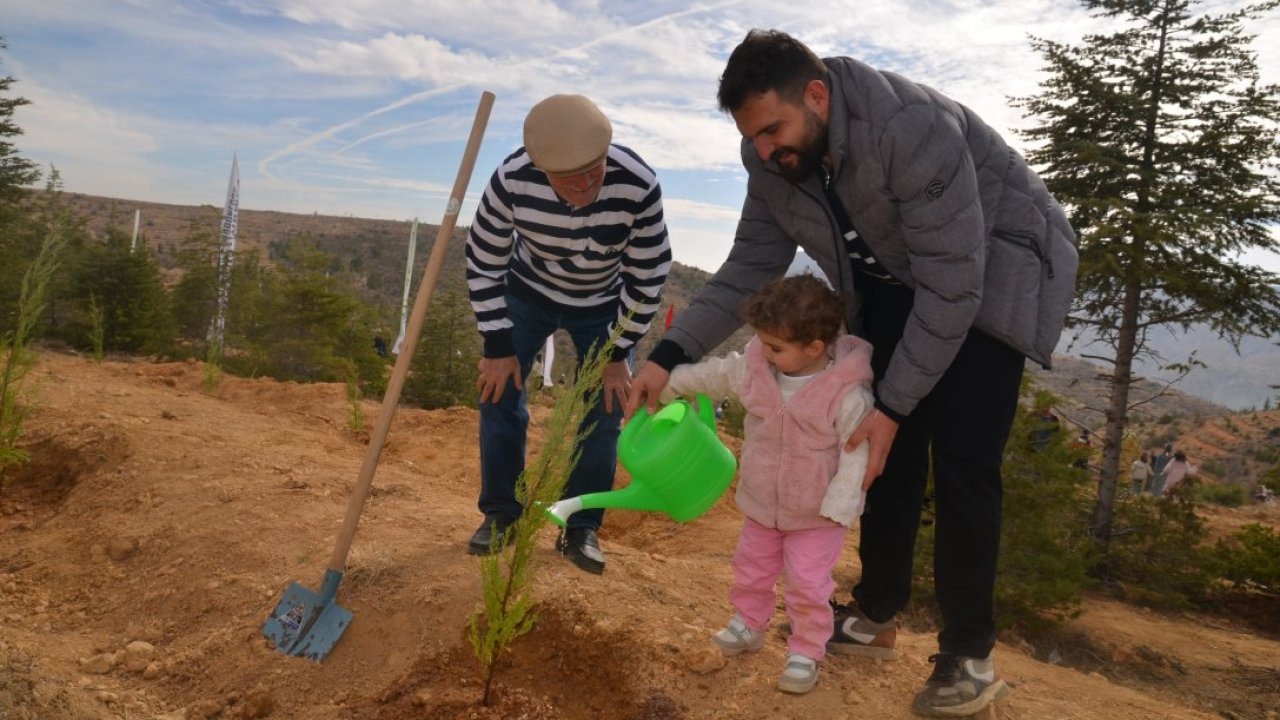 Eskişehir&#039;deki orman yangını şehitlerinden Muharrem Can için fidan dikildi